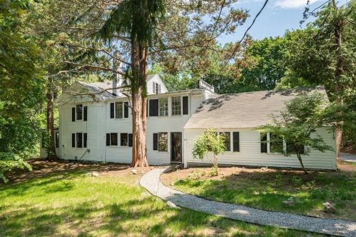 215 Crosby St, Arlington, MA 02474-2244