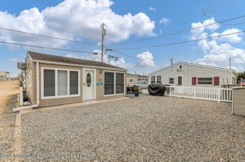 31 Sandpiper Way, Lavallette, NJ 08735-1322