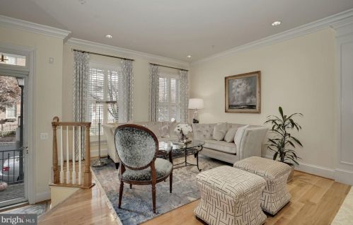 404 Oronoco St, Alexandria, VA 22314-2324