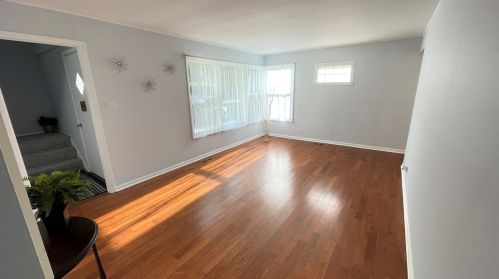 2312 Fremont St, Rolling Meadows, IL 60008-1559