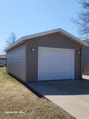 194 Sheffield Dr, Holmen, WI 54636-9364