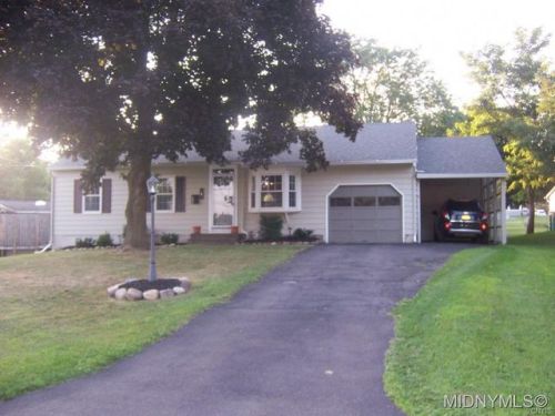 1 Cedarbrook Cres, Whitesboro NY  13492-2307 exterior