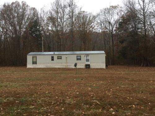 3197 Pineview Rd, Lobelville, TN 37097-4407