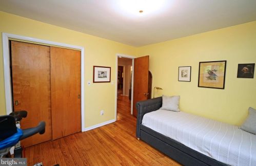 56 Roxboro Rd, Lawrence Township NJ  08648-3925 exterior