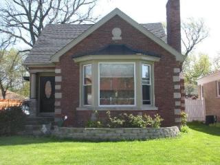 175 Ridgewood Rd, North Riverside, IL 60546-1922