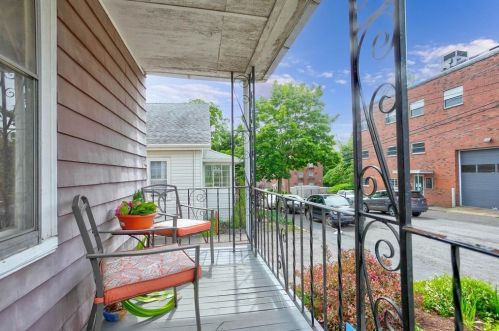 29 Dudley St, Arlington, MA 02476-4504