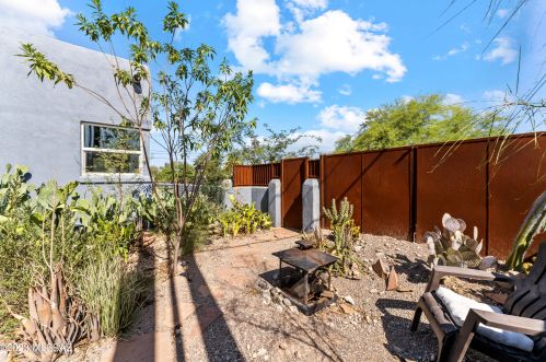 948 10th Ave, Tucson AZ  85705-7624 exterior