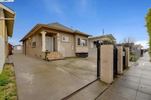 1512 88th Ave, Oakland, CA 94621-1002