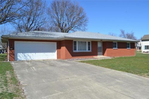 815 Chestnut St, Breese, IL 62230-1345