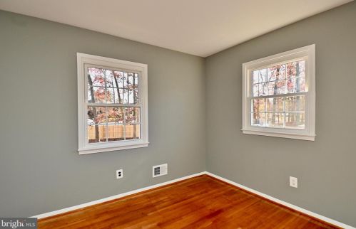 6153 Roxbury Ave, Springfield VA  22152-1625 exterior