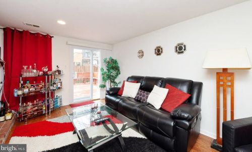 8010 Revenna Ln, Springfield VA  22153-2935 exterior