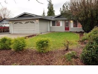 1864 Alcan Dr, Medford OR  97504-4881 exterior