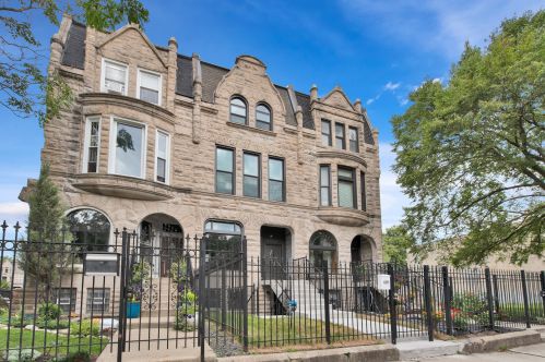 4458 Berkeley Ave, Chicago, IL 60653-3610