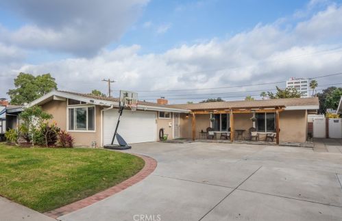 523 Devon Rd, Orange, CA 92868-4519