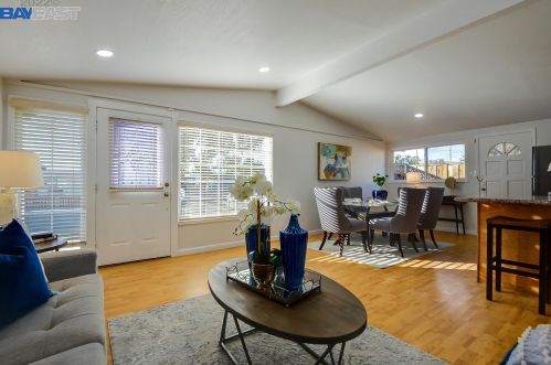 2072 Everglade St, Hayward CA  94545-4737 exterior