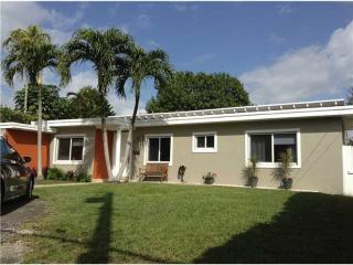 6271 25th St, Miami, FL 33155-3052