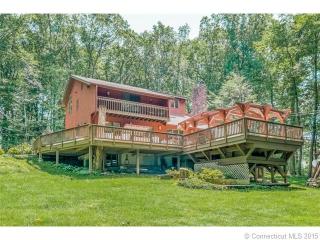 100 Loper St, Southington, CT 06489-1869