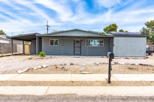 8061 Hayne St, Tucson, AZ 85710-4212