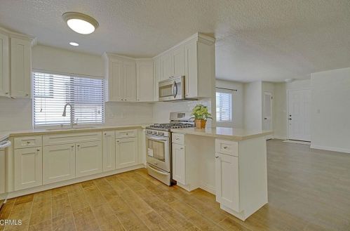 5321 Colodny Dr, Calabasas, CA 91301-2647
