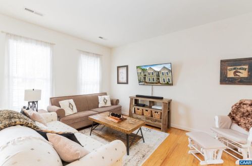 5422 Hill Top St, Crozet, VA 22932-3167