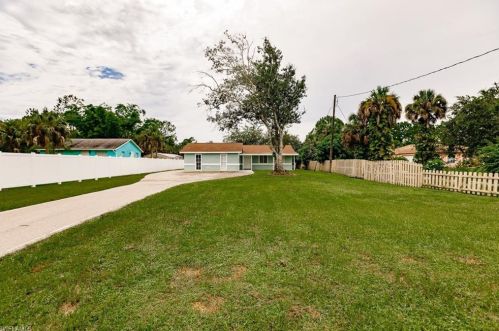 961 9th St, Naples, FL 34117-2216