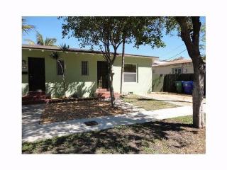 305 24th Rd, Miami FL  33129-1946 exterior