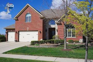 2655 Charlestowne Ln, Naperville, IL 60564-4699