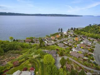 9757 Marine View Dr, Mukilteo, WA 98275-4107