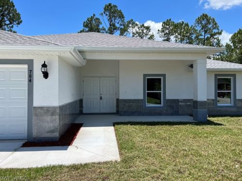 704 Roosevelt Ave, Lehigh Acres, FL 33936-1207