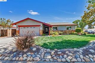 684 Emerald St, Livermore CA  94550-5132 exterior