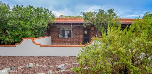 365 La Canada Dr, Green Valley, AZ 85614-2566