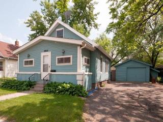 2607 38th St, Minneapolis, MN 55406-3021