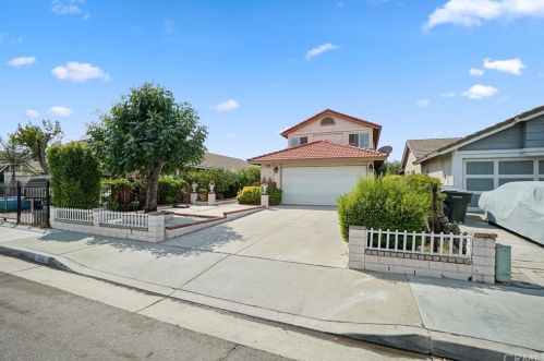 145 Peppertree Dr, Perris, CA 92571-2767