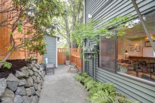202 25th Ave, Seattle, WA 98144-2322