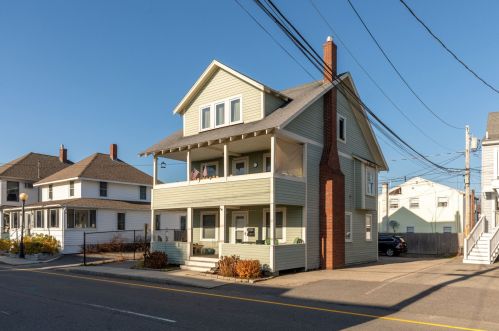 18 Highland Ave, Hampton Beach, NH 03842-2901