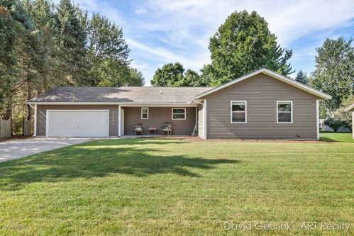 2647 Gay Paree Dr, Zeeland, MI 49464-9116