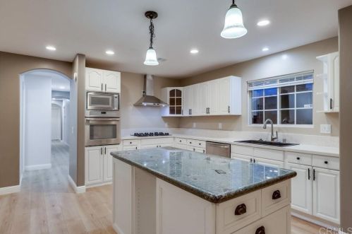 2190 Primrose Ave, Vista, CA 92083-8028