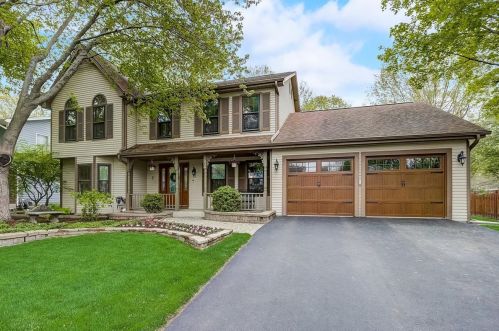 1036 Bainbridge Dr, Naperville, IL 60563-2038