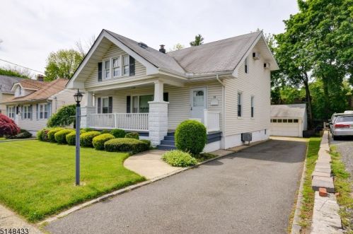 28 Crescent Rd, Springfield, NJ 07081-1510