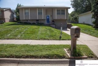 8817 Sprague Cir, Omaha, NE 68134-4122