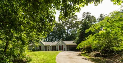 229 Cub Cove Dr, Walhalla, SC 29691-1639