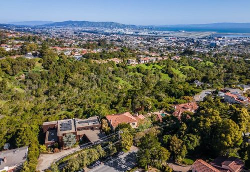 3008 Hillside Dr, Burlingame, CA 94010-5910