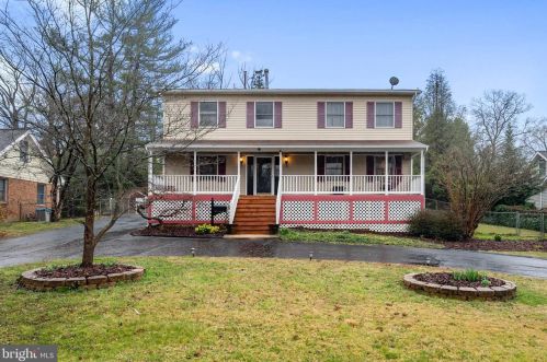 6717 Kerns Rd, Falls Church, VA 22042-4235