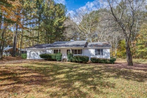 2390 Azalea Dr, Loganville, GA 30052-3885