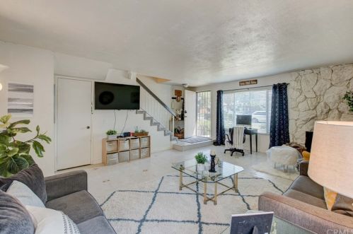 25 Center St, Redlands, CA 92373-8101