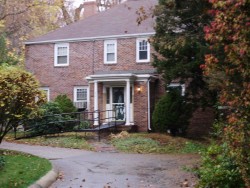 33 Wesley St, Newton, MA 02458-1915