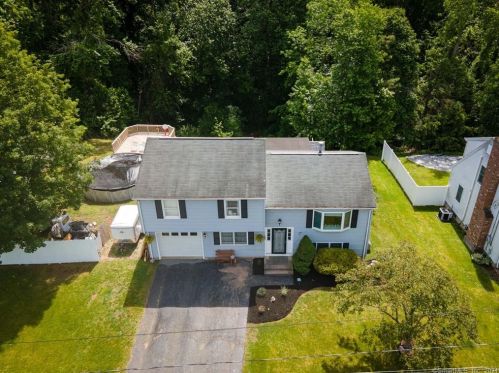 17 Kimberly Dr, Enfield, CT 06082-5756