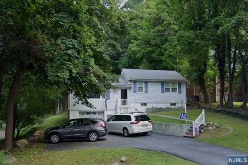 17 Pawnee Ave, Oakland NJ  07436-3007 exterior