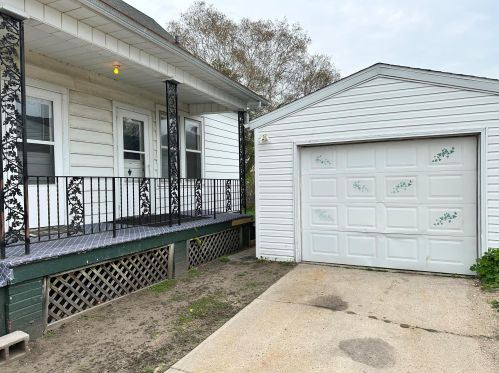 2009 Adams St, Two Rivers, WI 54241-2549