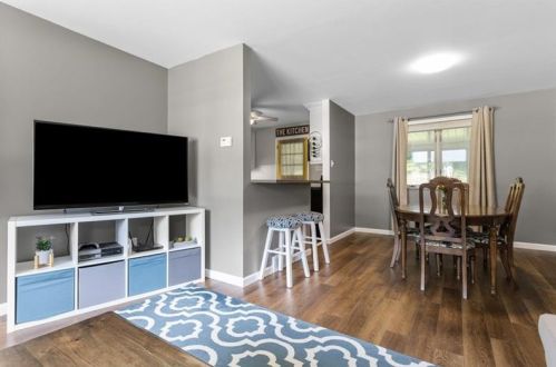 1374 Lincoln Dr, Monaca, PA 15061-2638